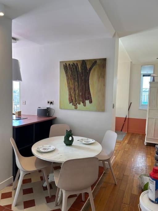 Un Fabuleux Decor Pour Un Chaleureux Appartement Париж Экстерьер фото