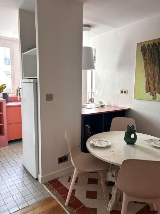 Un Fabuleux Decor Pour Un Chaleureux Appartement Париж Экстерьер фото