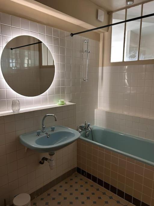 Un Fabuleux Decor Pour Un Chaleureux Appartement Париж Экстерьер фото